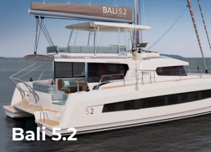 Il Bali 5.2 sorprende per versatilità e spazi ben pensati: fino a 6 cabine, cucina a U con ampi stivaggi e un salone conviviale con tavolo XXL. Comfort e modularità, per navigare in libertà.
