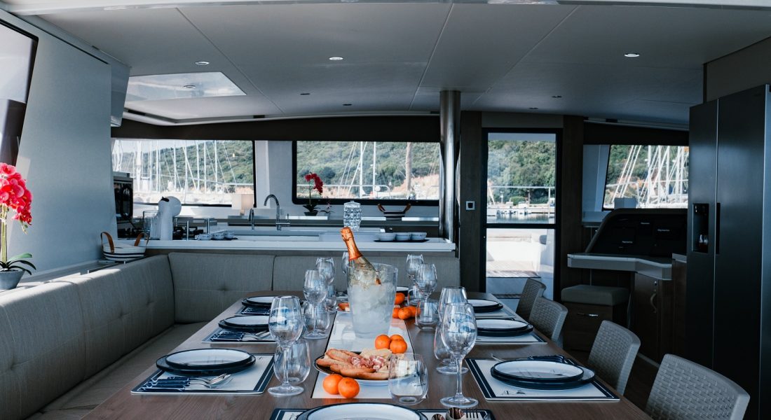 2046 catamarano Bali 5.4 usato in vendita su Adria Ship