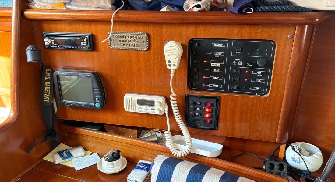 22_331 Oceanis Clipper usato in vendita Adria Ship