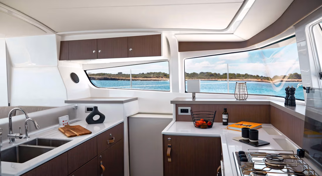 2_Kitchen_with_sink_oven_and_hob_343187b963