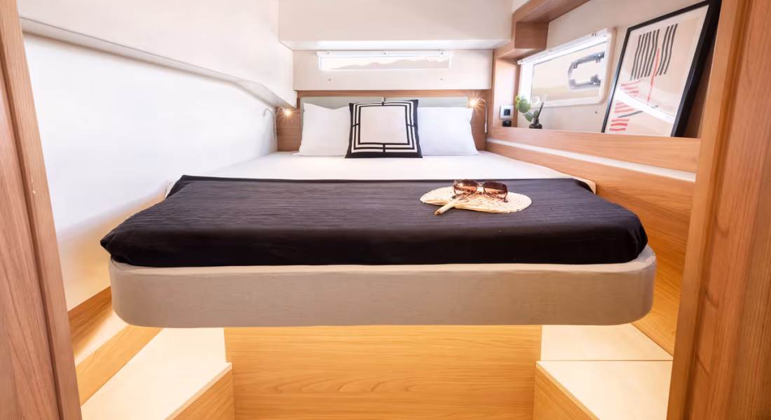 8_Guest_cabin_double_bed_abf625b921