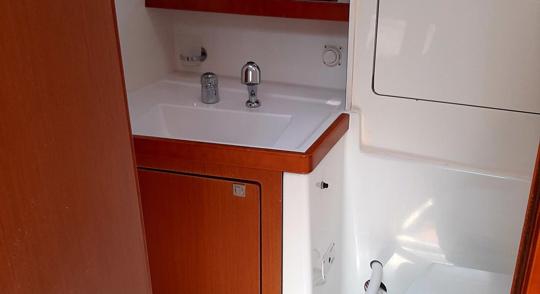 9_Oceanis-48-in-vendita-su-Adria-Ship