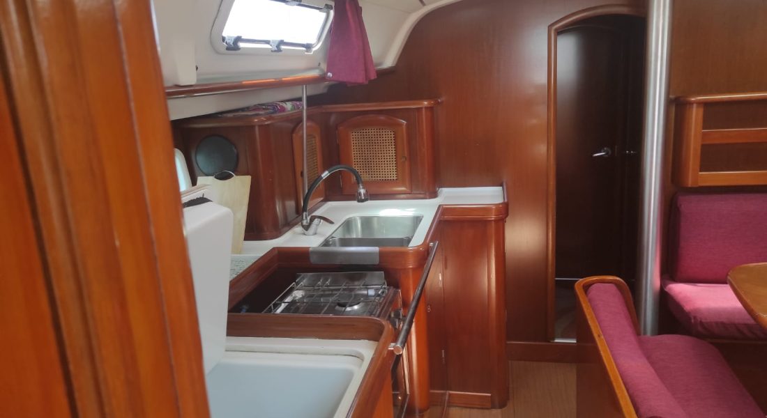 Beneteau Oceanis 411 imbarcazione a vela usata in vendita su Adria Ship