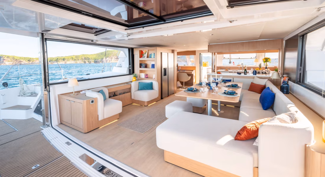 bali-5-8-interni-catamarano-adria-ship-italia_1
