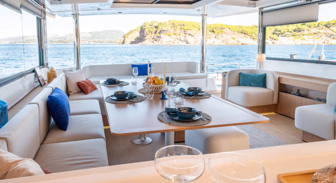 bali-5-8-interni-catamarano-adria-ship-italia_3