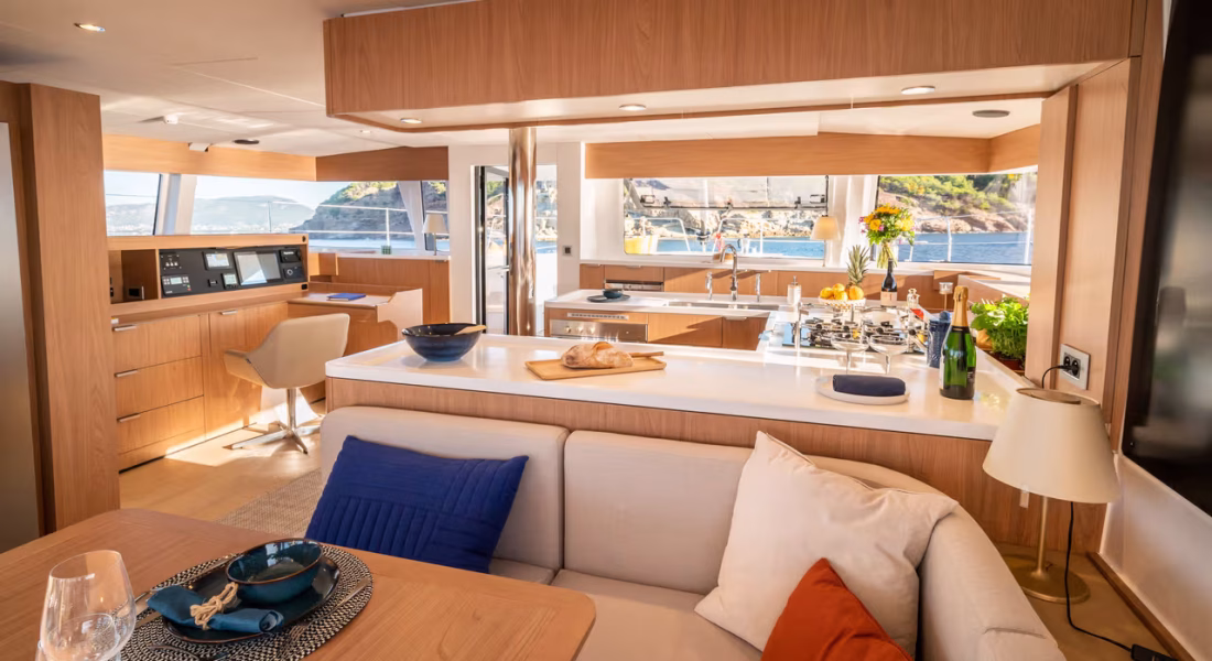 bali-5-8-interni-catamarano-adria-ship-italia_6